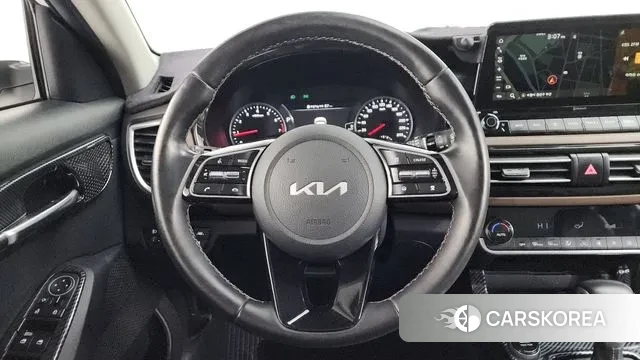 Kia Seltos 2022 Белый из Кореи, фото 4