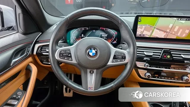 BMW 5 Series (G30) 2023 Серебристо-серый из Кореи, фото 4