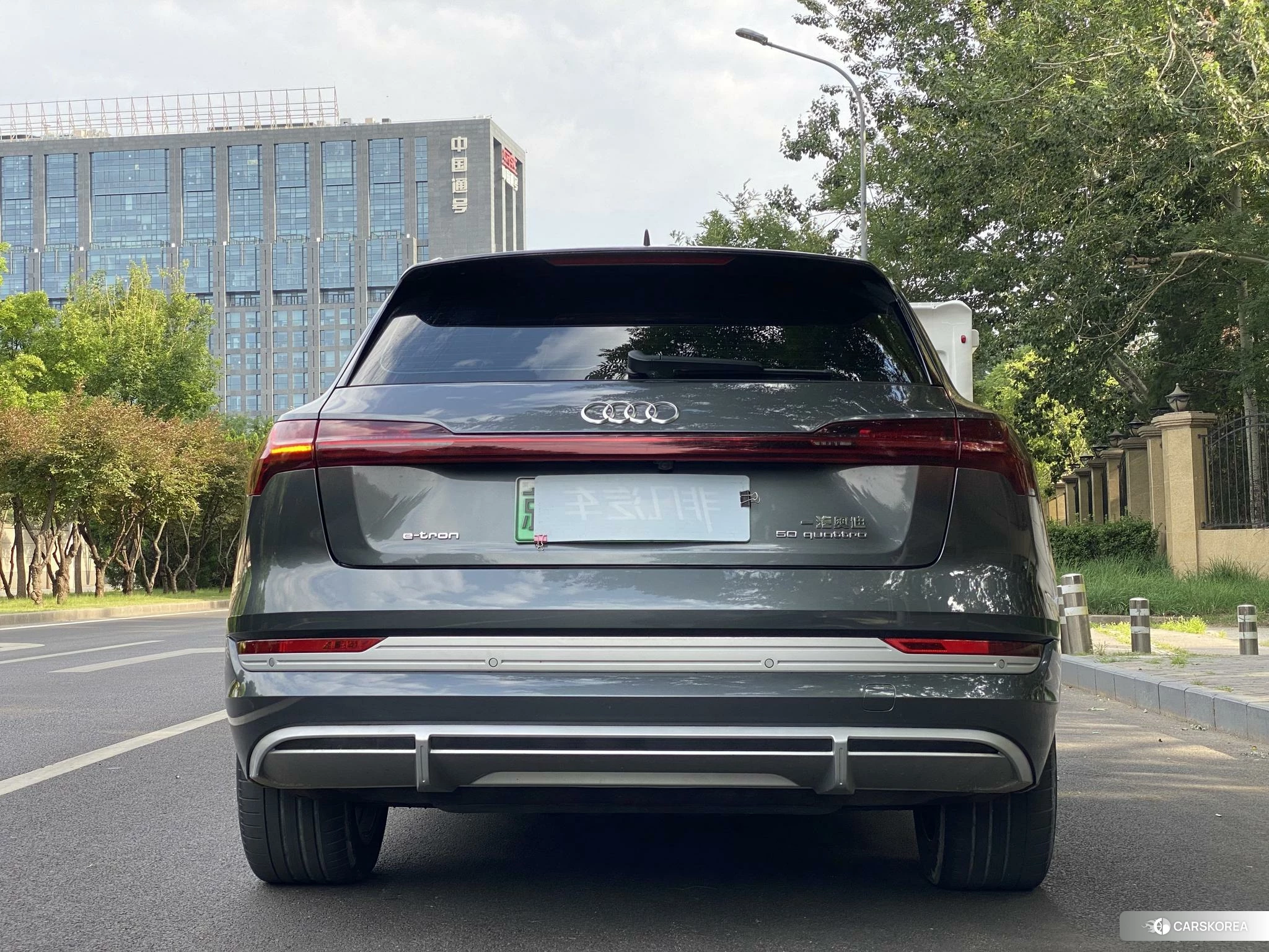 Audi e-tron 2021 Темно-серый из Китая, фото 4