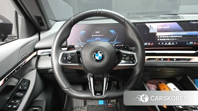 BMW 5 Series (G60) 2025 Черный из Кореи, фото 4