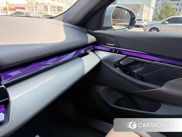 BMW 5 Series (G60) 2025 Небесно-голубой из Кореи, фото 4