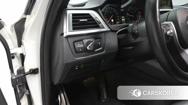 BMW 3 Series (F30) 2018 Белый из Кореи, фото 4