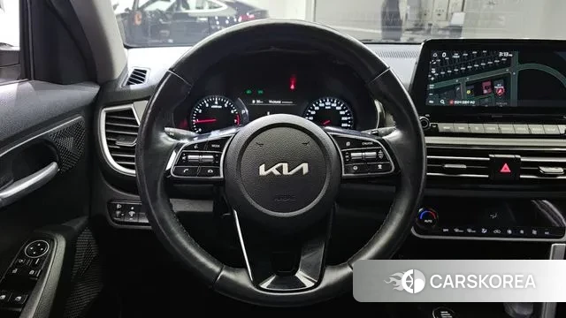 Kia Seltos 2022 Белый из Кореи, фото 4