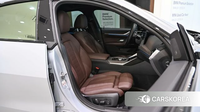 BMW i4 2024 Небесно-голубой из Кореи, фото 4