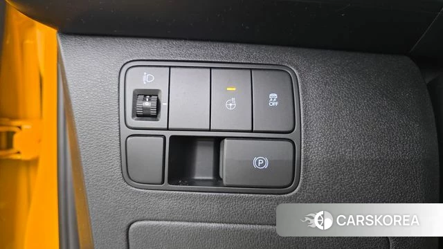 Hyundai Staria 2023 Желтый из Кореи, фото 4
