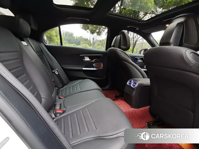 Mercedes-Benz Class C 2025 Белый из Китая, фото 4