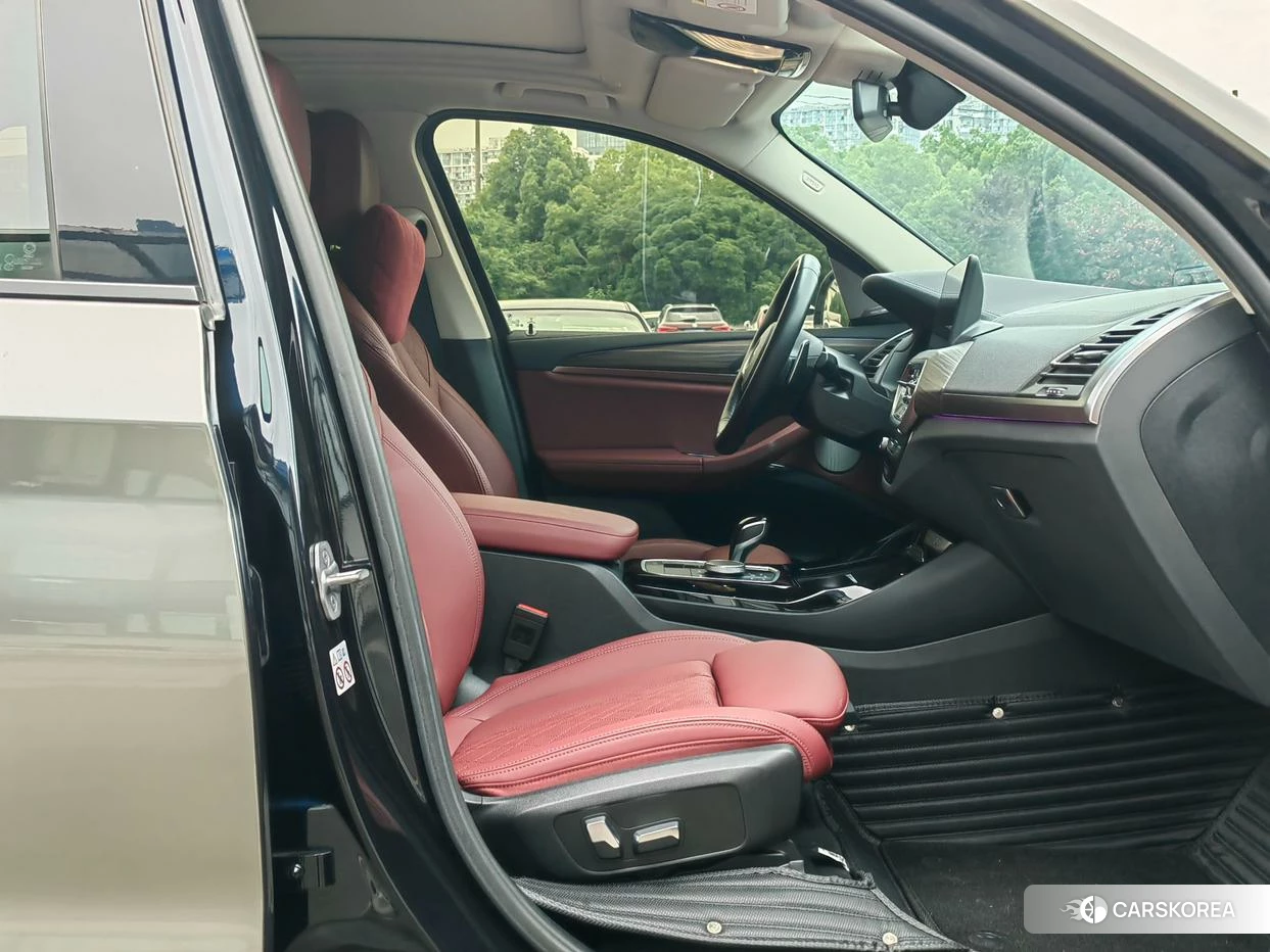 BMW X3 2022 Серебристо-серый из Китая, фото 4