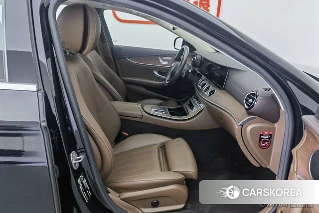 Mercedes-Benz E-class 2022 Черный из Китая, фото 4