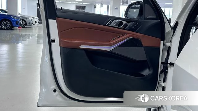 BMW X7 (G07) 2025 Белый из Кореи, фото 4