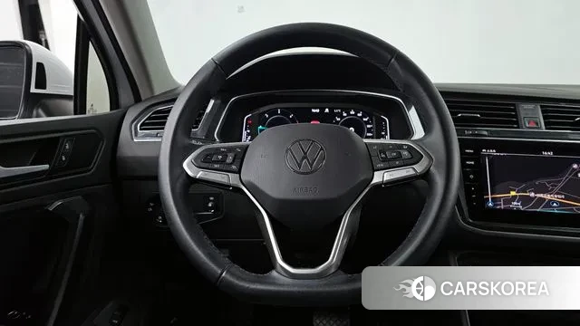 Volkswagen Tiguan second Generation 2023 Белый из Кореи, фото 4