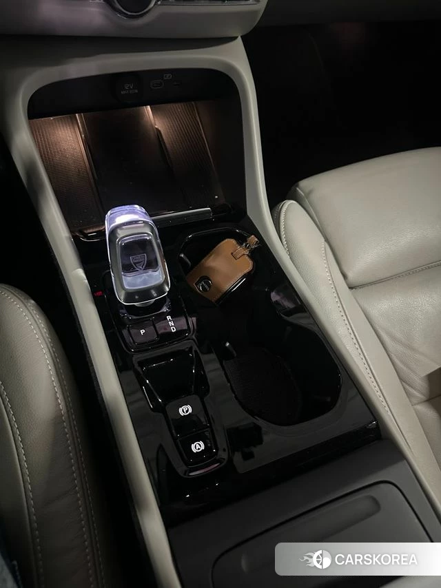 Volvo XC40 2023 Белый из Кореи, фото 4