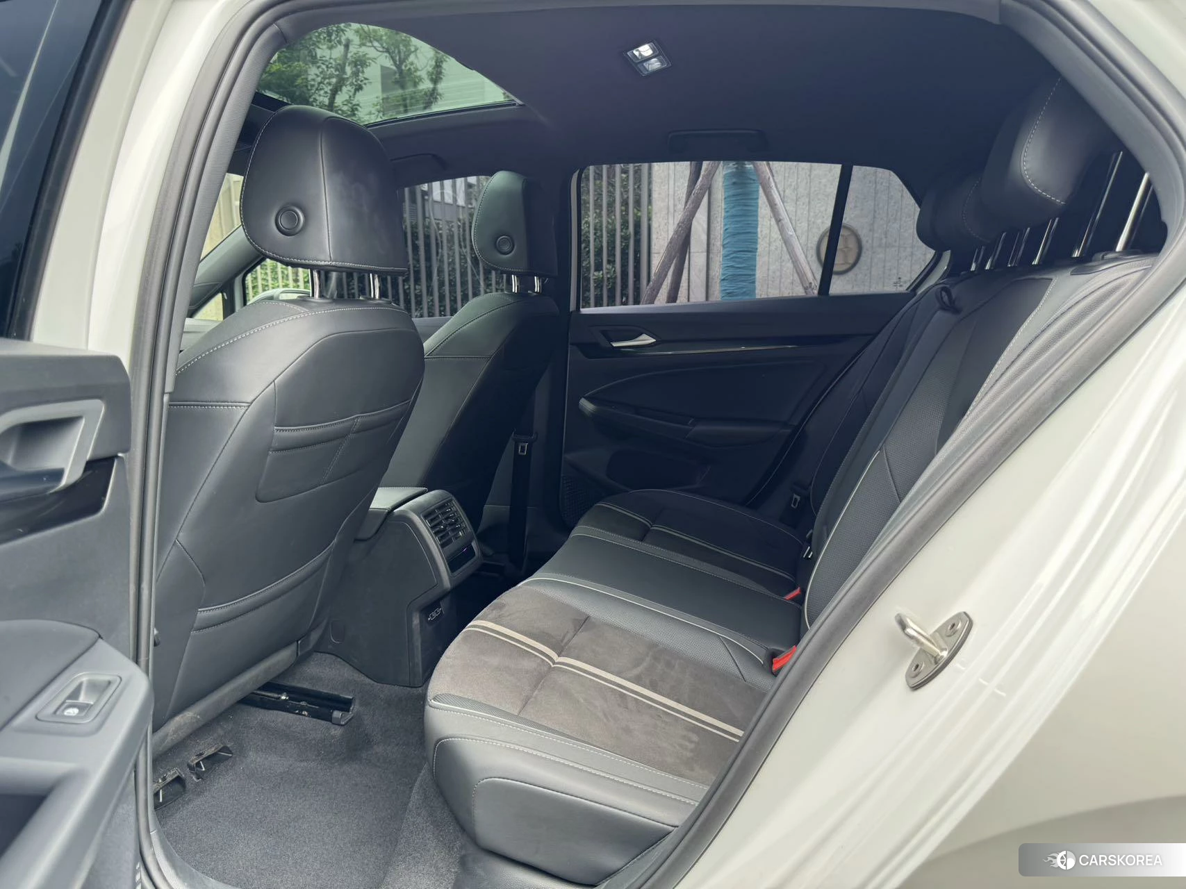 Volkswagen Golf 2023 Белый из Китая, фото 4