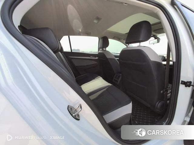 Volkswagen Golf 2022 Белый из Китая, фото 4