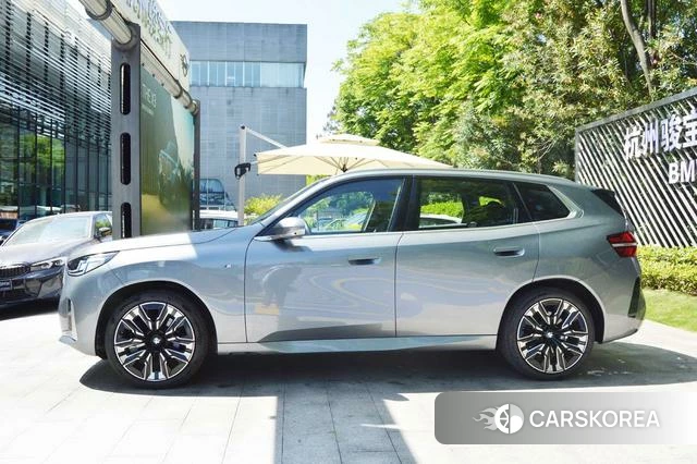 BMW X3 2025 Серебристо-серый из Китая, фото 4