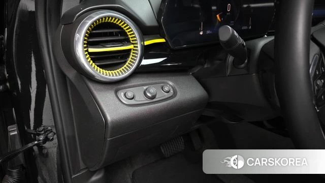 Chevrolet (GM Daewoo) Trax Crossover 2024 Черный из Кореи, фото 4
