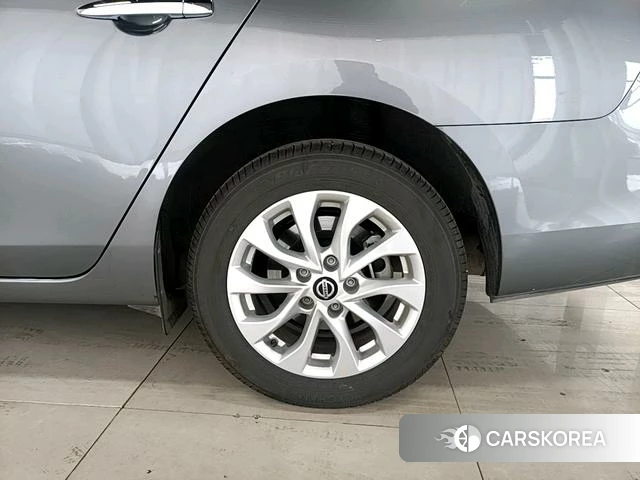 Nissan Xuan Yi 2025 Темно-серый из Китая, фото 4
