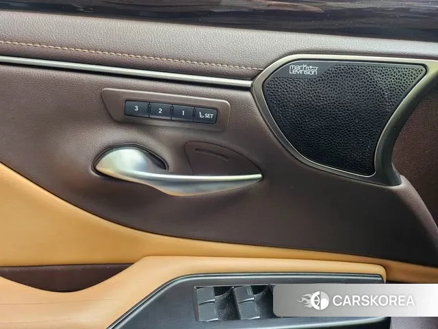 Lexus ES300h 7th generation 2019 Черный из Кореи, фото 4