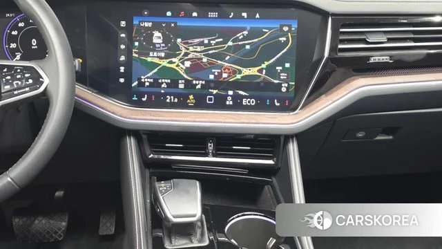 Volkswagen Touareg 3rd generation 2024 Черный из Кореи, фото 4