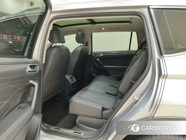 Volkswagen Tiguan L 2022 Серебристо-серый из Китая, фото 4
