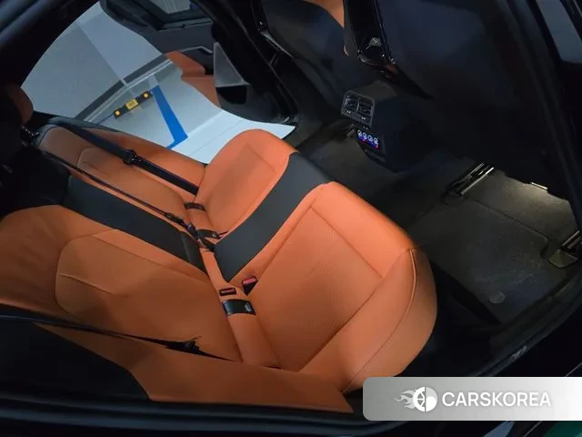 BMW M5 (G90) 2025 Черный из Кореи, фото 4