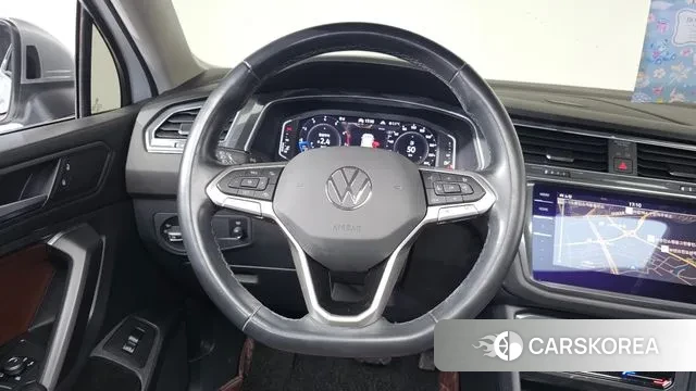 Volkswagen Tiguan Allspace 2023 Белый из Кореи, фото 4