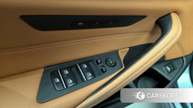BMW 5 Series (G30) 2018 Небесно-голубой из Кореи, фото 4