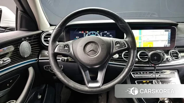 Mercedes-Benz E-Class W213 2018 Серебристо-серый из Кореи, фото 4