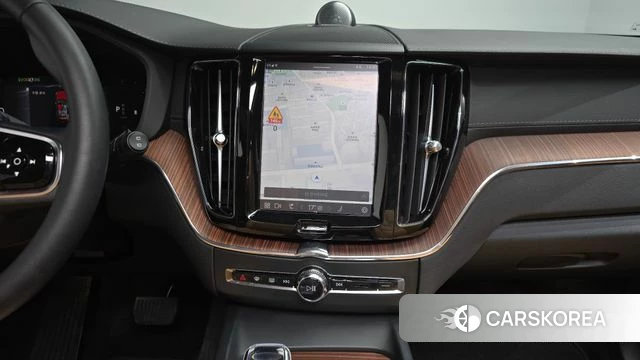Volvo XC60 second Generation 2023 Белый из Кореи, фото 4