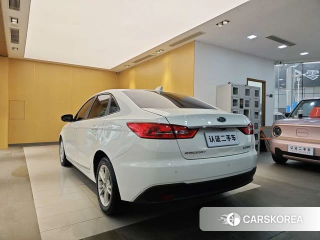 Ford Forrest 2019 Белый из Китая, фото 4