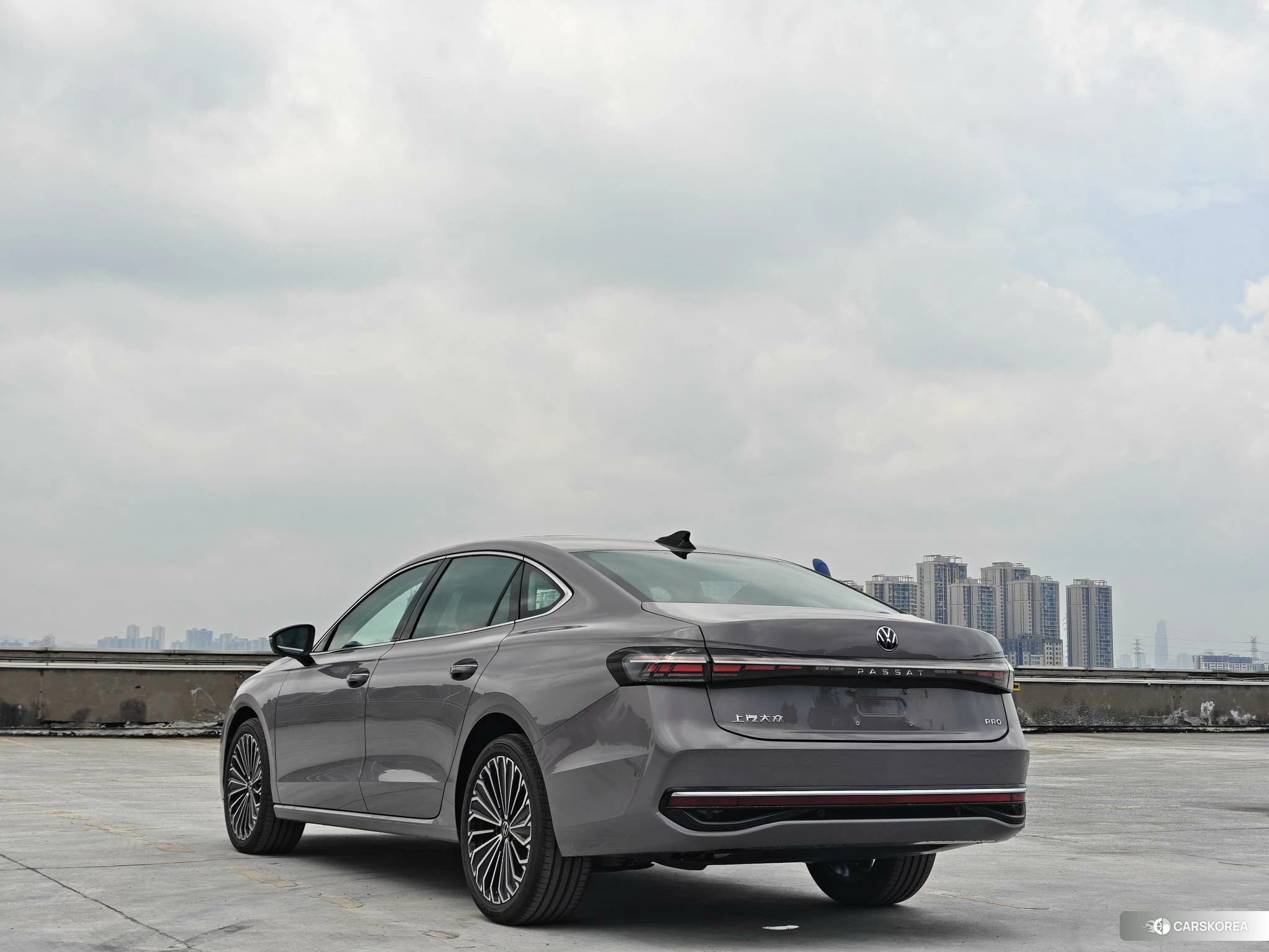 Volkswagen Passat 2024 Темно-серый из Китая, фото 4