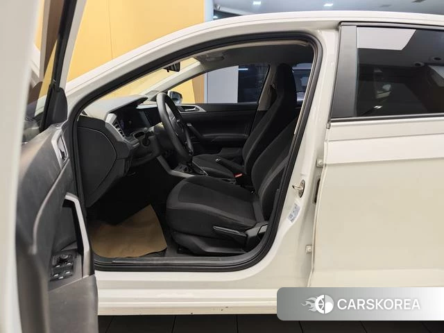 Volkswagen Polo 2023 Белый из Китая, фото 4