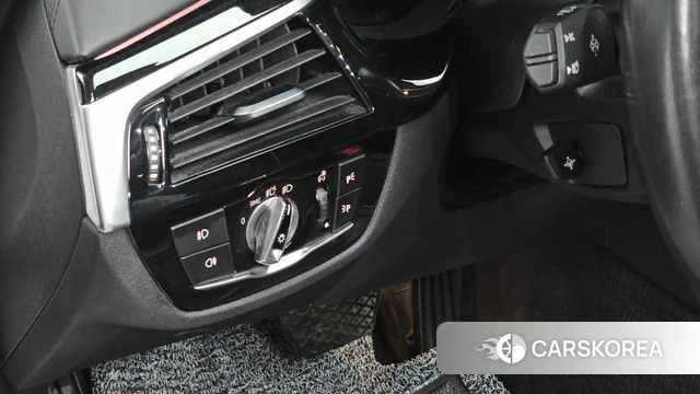 BMW 5 Series (G30) 2020 Белый из Кореи, фото 4