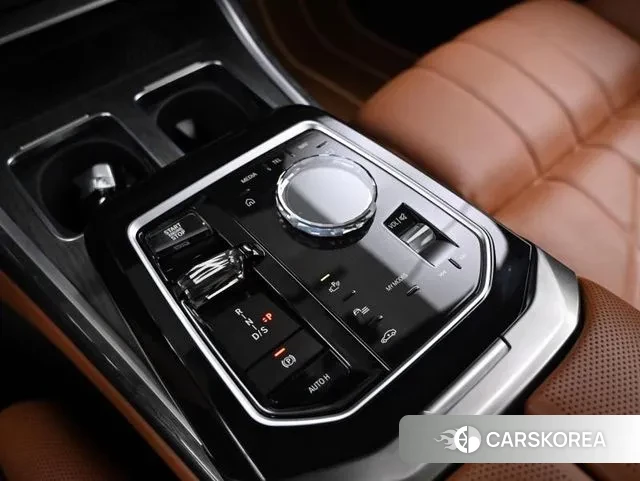BMW 7 Series (G70) 2023 Черный из Кореи, фото 4