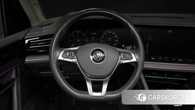 Volkswagen Touareg 3rd generation 2020 Белый из Кореи, фото 4