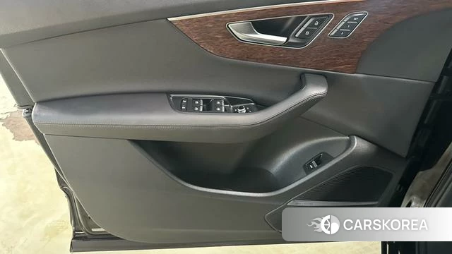 Audi Q7 2024 Черный из Китая, фото 4