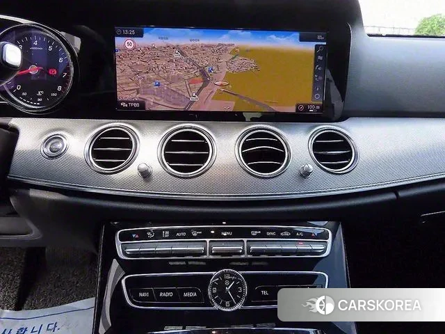 Mercedes-Benz E-Class W213 2018 Серебряный из Кореи, фото 4