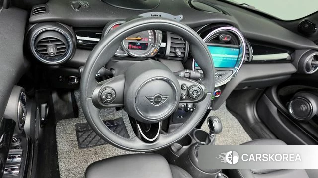 Mini Cooper Convertible 2019 Черный из Кореи, фото 4