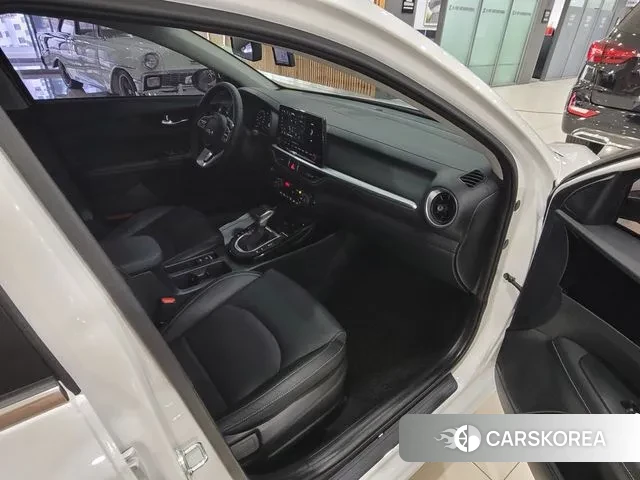 Kia The New K3 2nd generation 2023 Белый из Кореи, фото 4