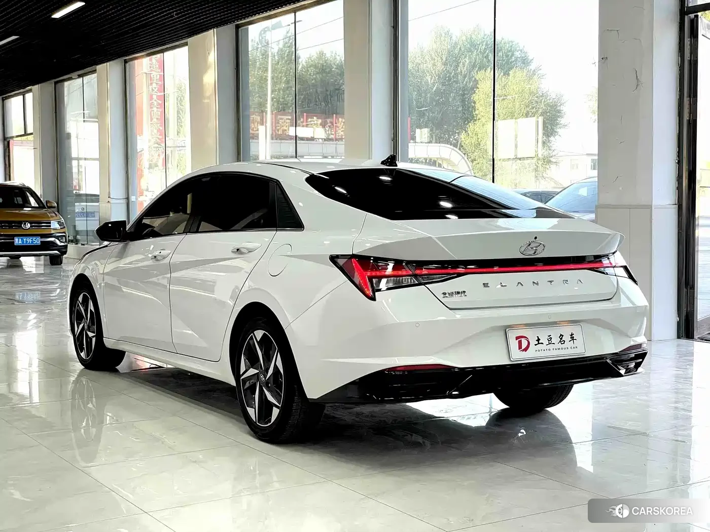 Hyundai Elantra 2022 Белый из Китая, фото 4