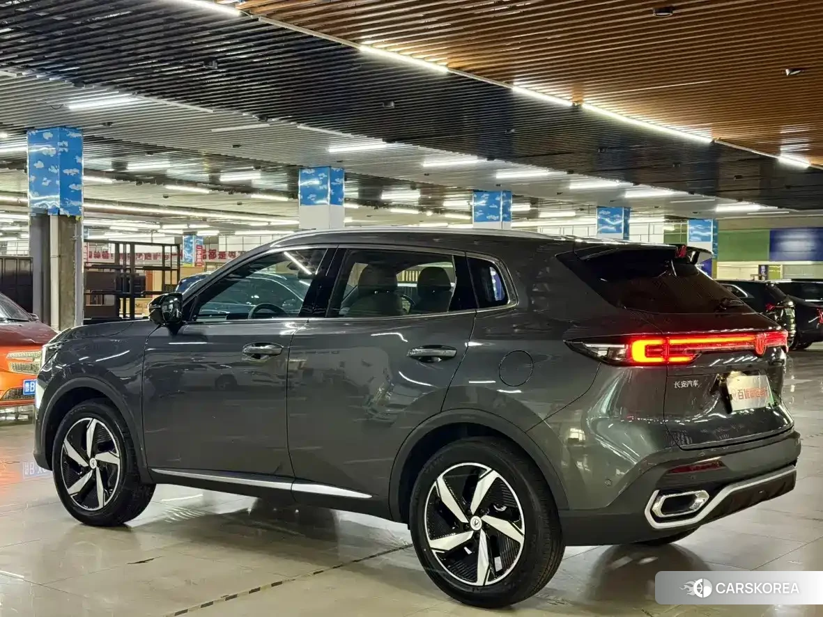 Chang'an CS55PLUS PHEV 2026 Silver/gray из Китая, фото 4