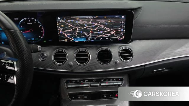 Mercedes-Benz E-Class W213 2022 Белый из Кореи, фото 4