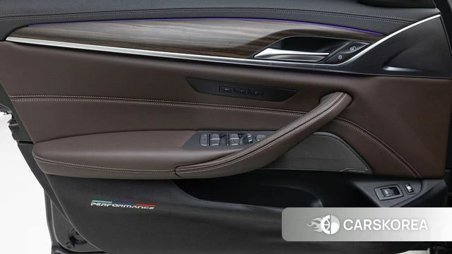 BMW 5 Series (G30) 2021 Черный из Кореи, фото 4