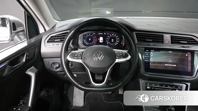 Volkswagen Tiguan Allspace 2023 Белый из Кореи, фото 4