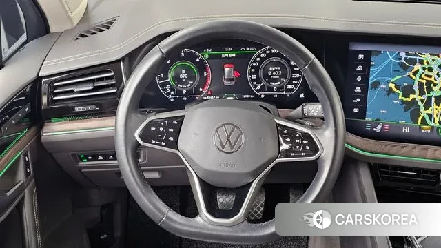 Volkswagen Touareg 3rd generation 2021 Серебряный из Кореи, фото 4