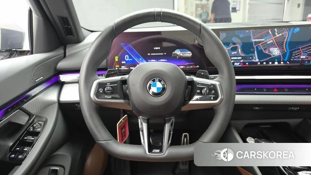 BMW 5 Series (G60) 2025 Светло-серебряный цвет из Кореи, фото 4
