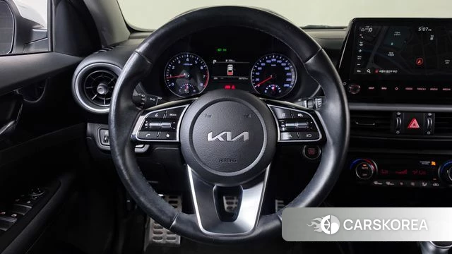 Kia The New K3 2nd generation 2023 Белый из Кореи, фото 4