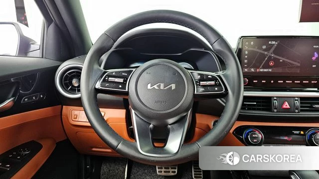 Kia The New K3 2nd generation 2023 Белый из Кореи, фото 4