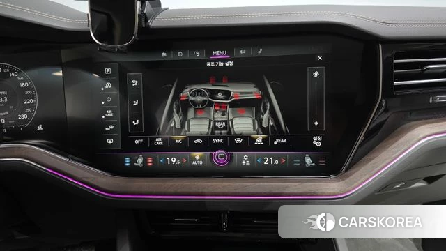 Volkswagen Touareg 3rd generation 2023 Белый из Кореи, фото 4