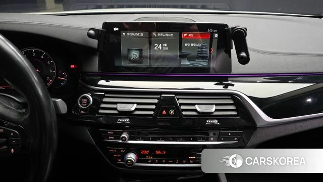 BMW 5 Series (G30) 2018 Белый из Кореи, фото 4