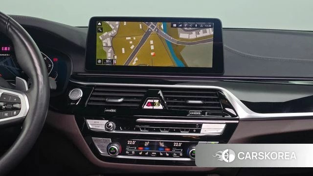 BMW 5 Series (G30) 2021 Серебристо-серый из Кореи, фото 4